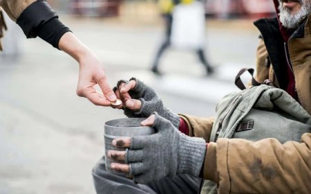 Indore Takes Bold Steps Toward Becoming a Beggar-Free City : Giving Money to Beggars is a Crime Now